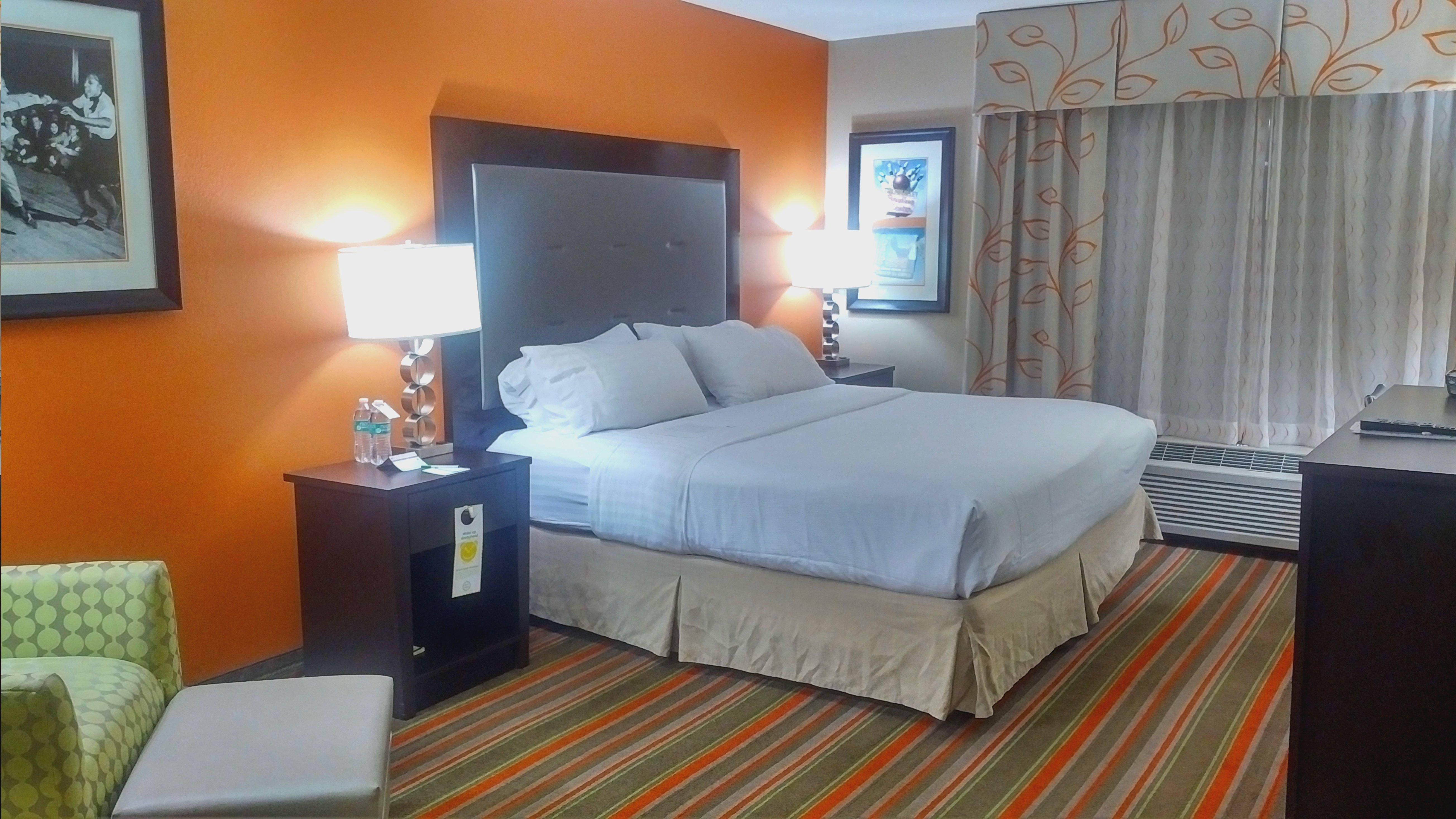 Express & By Ihg 3*