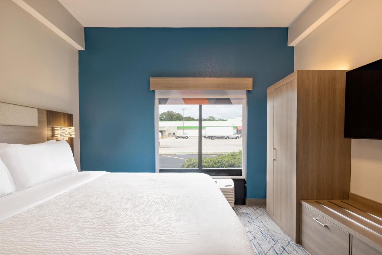 Express & By Ihg